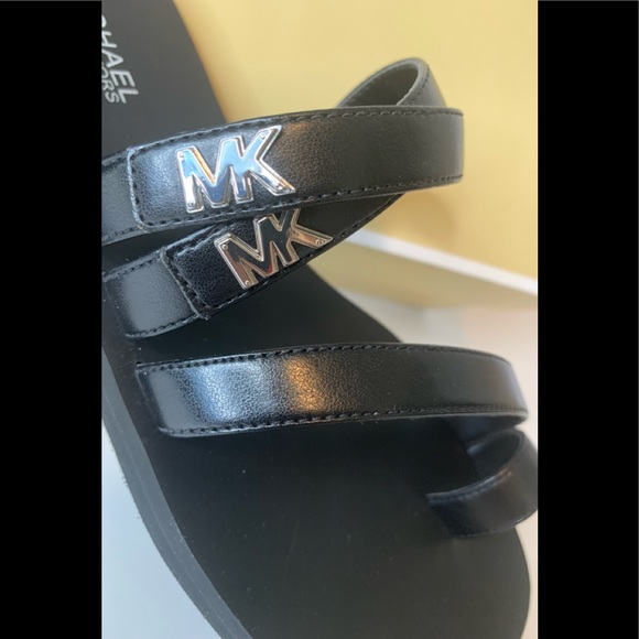 MICHAEL KORS Black Toe Ring Sandals 6 New In Box - Picture 4 of 8